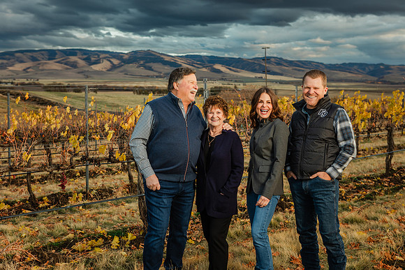 2024_Leonetti_Family_0016