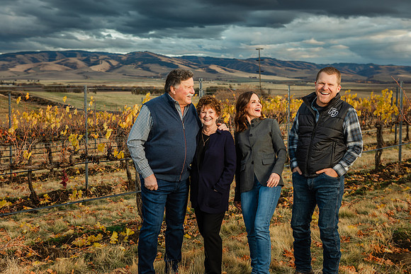 2024_Leonetti_Family_0015