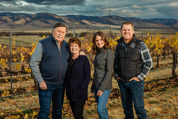 2024_Leonetti_Family_0017